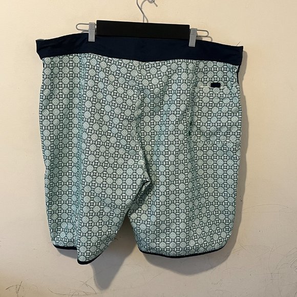 OLD NAVY | Men's Shorts Green White XX-Large - Picture 2 of 4